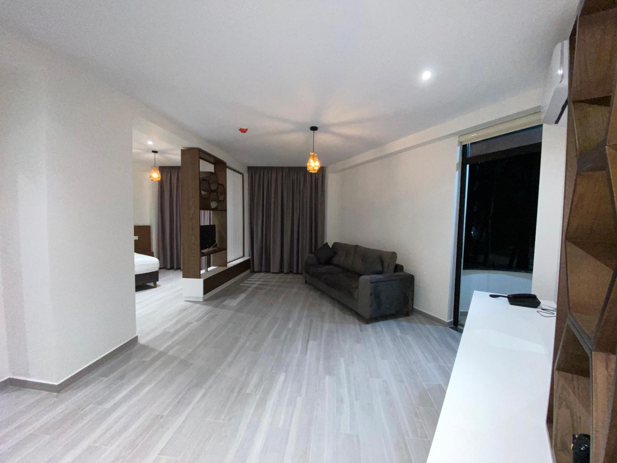 The Honeycomb Boutique 5*