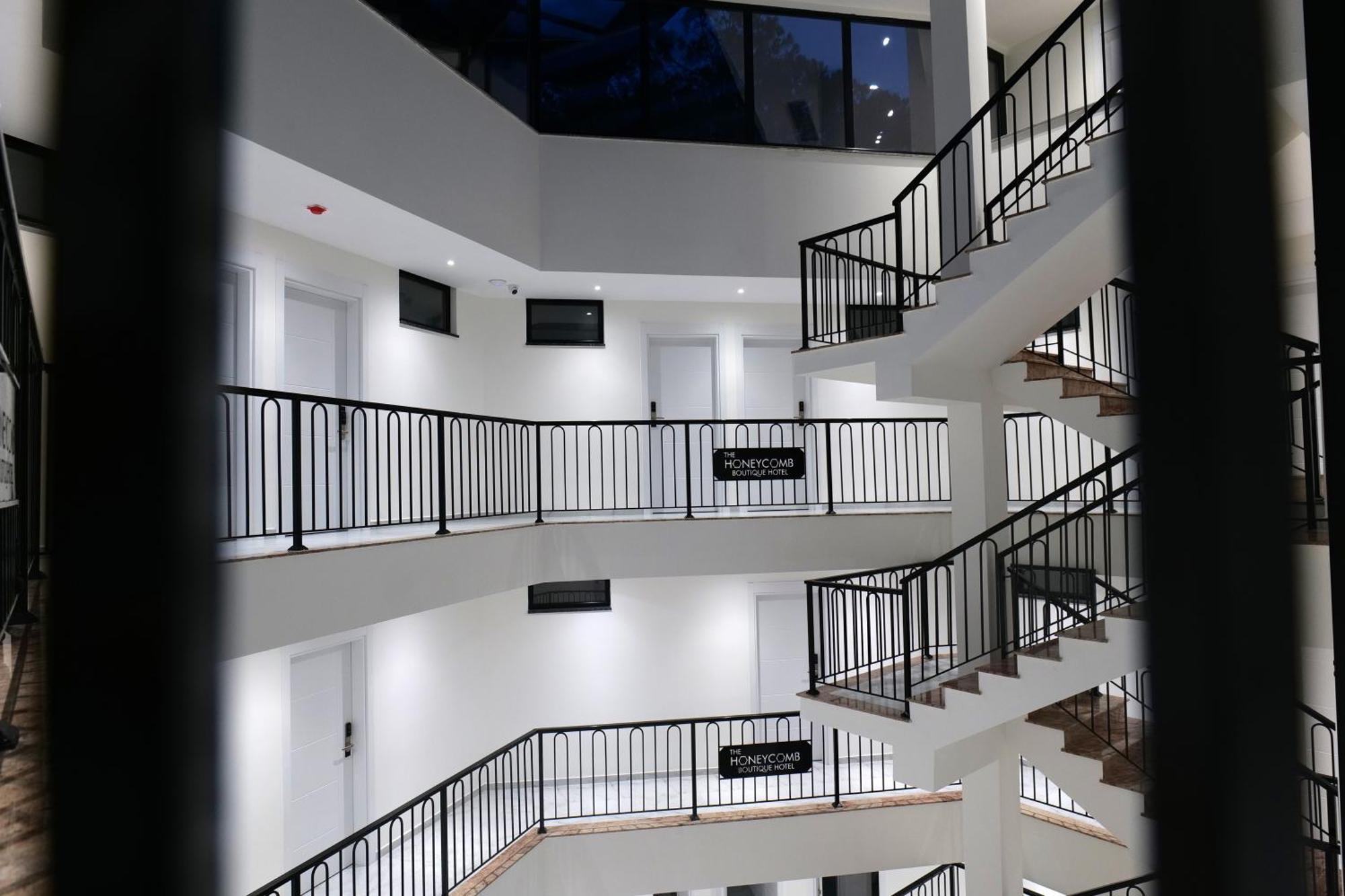The Honeycomb Boutique Hotell Golem (Tirana)